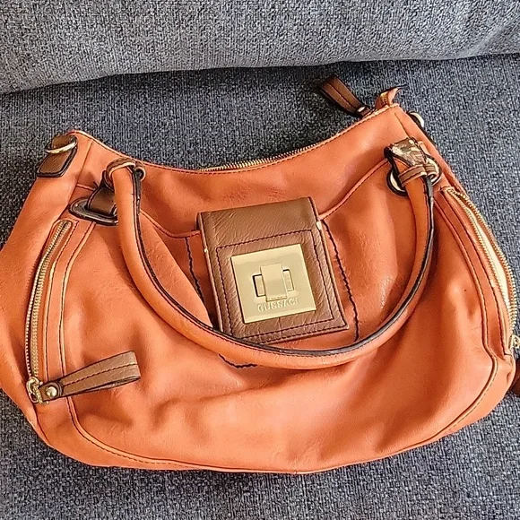 Handbags - Picture 1 of 8